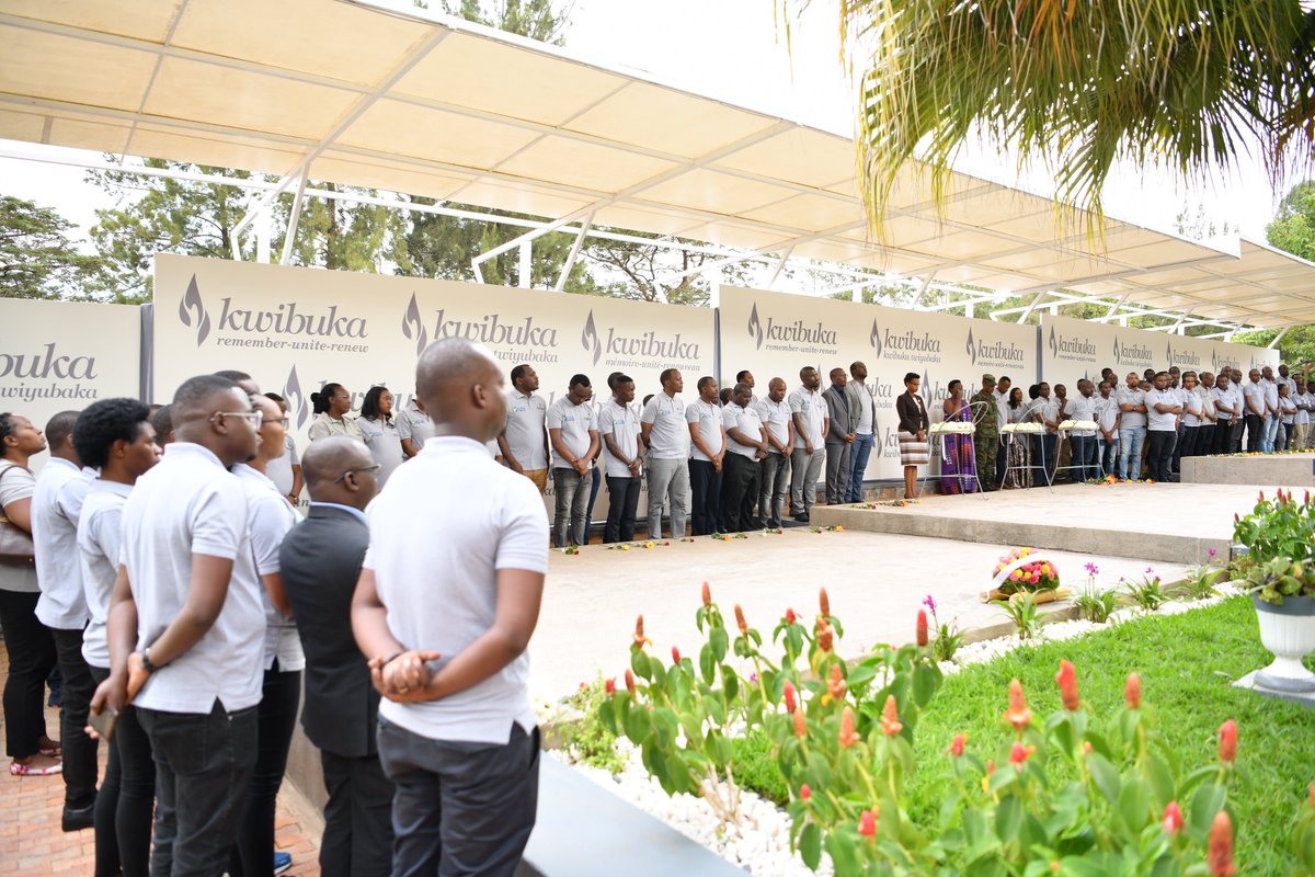 RTDARwanda's tweet photo. Uyu munsi, abayobozi n'abakozi ba @RTDARwanda bibutse Jenoside yakorewe abatutsi mu 1994. Umushyitsi mukuru muri uyu muhango ni umunyamabanga wa leta muri @RwandaInfra  @Eng_Patricie.
Iki gikorwa kiri kubera ku rwibutso rwa Jenoside rwa Kigali @Kigali_Memorial. https://t.co/B9Q9NjOqqp