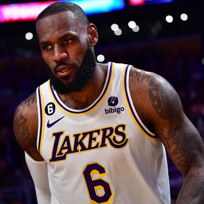 ChatGPT’s Top 5 NBA Players of All-Time:

1) LeBron James
2) Michael Jordan
3) Shaq
4) Larry Bird
5) Kareem

Agree?