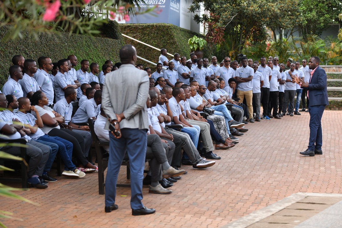 RTDARwanda's tweet photo. Uyu munsi, abayobozi n'abakozi ba @RTDARwanda bibutse Jenoside yakorewe abatutsi mu 1994. Umushyitsi mukuru muri uyu muhango ni umunyamabanga wa leta muri @RwandaInfra  @Eng_Patricie.
Iki gikorwa kiri kubera ku rwibutso rwa Jenoside rwa Kigali @Kigali_Memorial. https://t.co/B9Q9NjOqqp