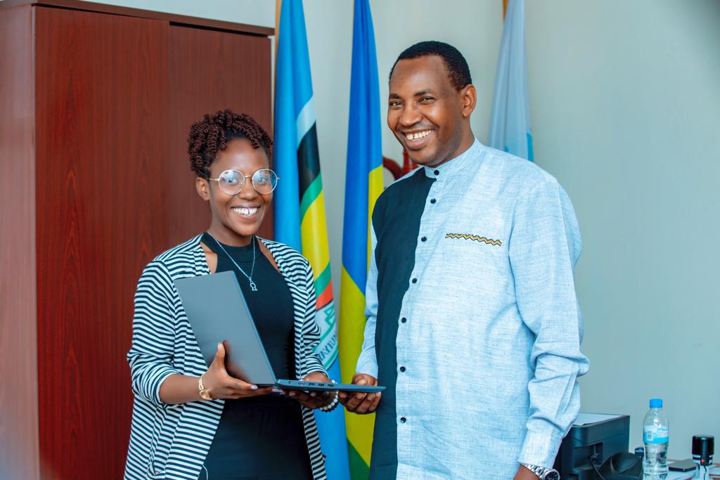 eaur_rw's tweet photo. The Vice-Chancellor @kaberacallixte awarded Niyigena Audille the First student in the class of 2022-2023.
#4thGraduation #EaurGraduation #EaurWorks #TheFountainOfKnowledgeAndCharacter https://t.co/CDTlaOI7Nk