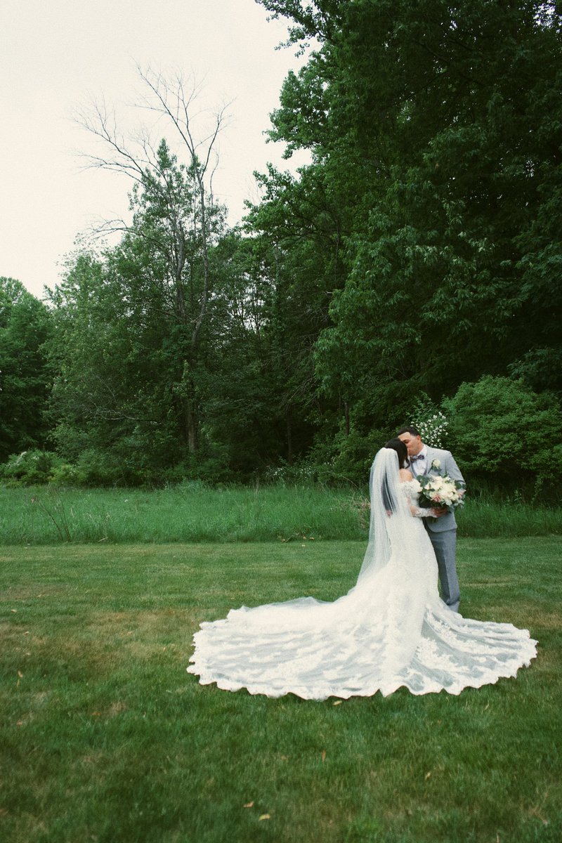 ldollaz_'s tweet photo. Photographed a wedding on a torn ACL🫠.

Photos by me. https://t.co/v8yXud0PaH