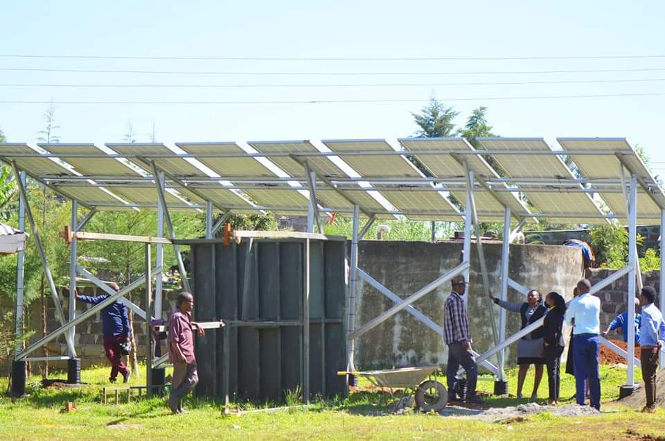 PHIAMAX's tweet image. Nakuru under the leadership of GVN @susankihika ni kazi tu.

Solarisation of Githioro borehole water project that seeks to provide clean, safe and sustainable water supply to the residence of Dundori Bahati Sub-county was handed over to the community. 
#focusedonservicedelivery