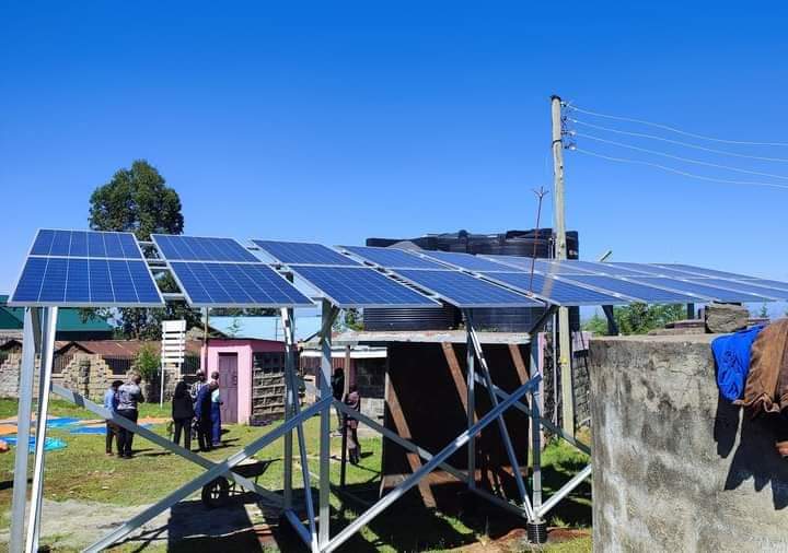 PHIAMAX's tweet image. Nakuru under the leadership of GVN @susankihika ni kazi tu.

Solarisation of Githioro borehole water project that seeks to provide clean, safe and sustainable water supply to the residence of Dundori Bahati Sub-county was handed over to the community. 
#focusedonservicedelivery