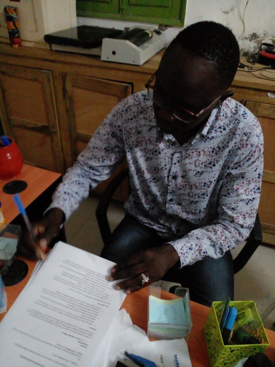 2apvsaintlouis's tweet photo. #SIGNATURE DE LA #CONVENTION DE #PARTENARIAT
L'association d'aide aux personnes vulnérables (2APV) signe une convention de partenariat avec le Centre Aminata Mbaye créé par l'association sénégalaise pour la #protection des #enfants #déficients #métaux (ASEDEME).
#2apv
#ASEDEM https://t.co/JbMZbTreWT