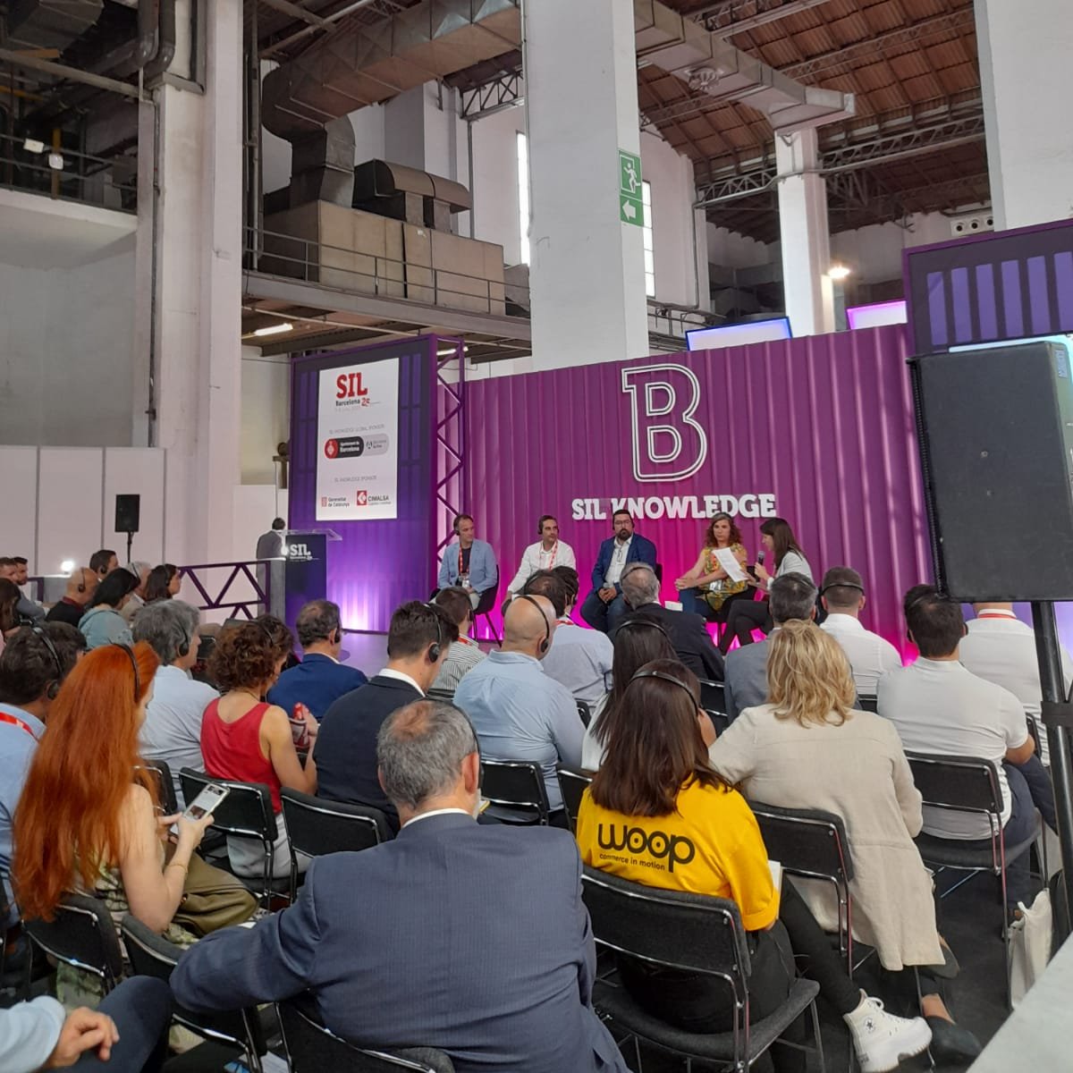 👉 Continuamos el día hablando de #innovación y #sostenibilidad en la última milla de la mano de Silvia Casorrán (@bcn_ajuntament), @pedrommellinas (Calidad Pascual), Alberto López (Bimbo Donuts Iberia), Antonio J. Domínguez (#CargoBici) y Marta Losada (@LogisticCluster).🙌