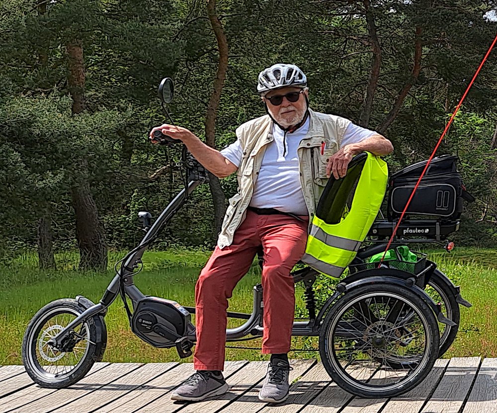ADFC_Hessen's tweet photo. Bei der EUROBIKE CITY PARADE am 18.6. setzt sich unsere AG Mehrspurig mit Sprecher Harry Herrmann-Hubert dafür ein, dass auch dreirädrige Fahrräder ohne Barrieren auf breiten Radwegen unterwegs sein können. Die #ECP23 steht für #Inklusion + #Verkehrswende: https://t.co/Enm4BHkORZ https://t.co/2Nt10Mu3Y2
