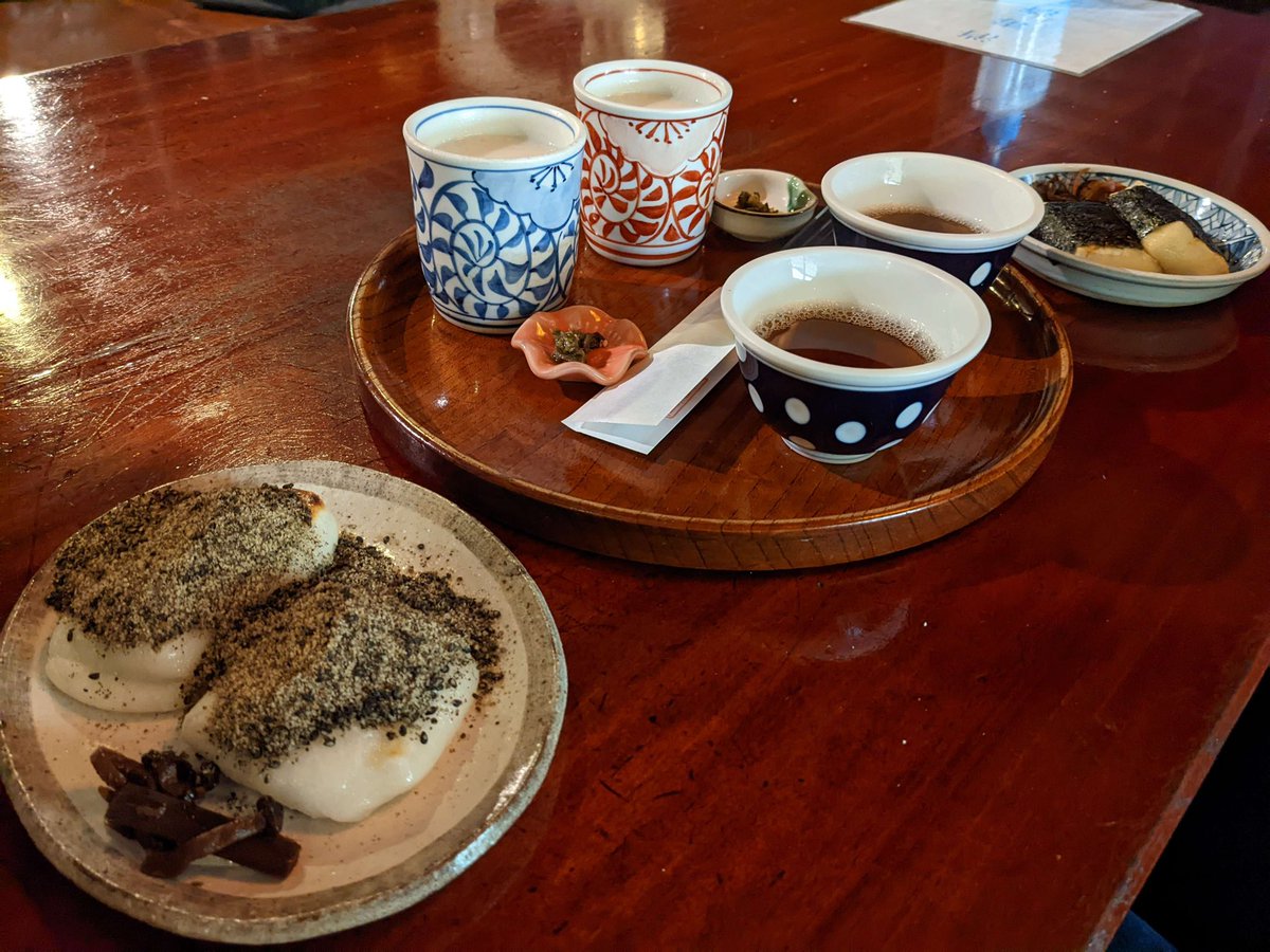 PrettyOkTravel's tweet photo. Doing the Hakone loop and heading to Yama no Chaya Ryokan, we decided to start by visiting a still functioning tea house - Amazake no Chaya.  The environment was very relaxing and we were served amazake and black sesame mochi, both delicious. #japan #japantravel #hakone #amazake https://t.co/SSsk7SXtMY