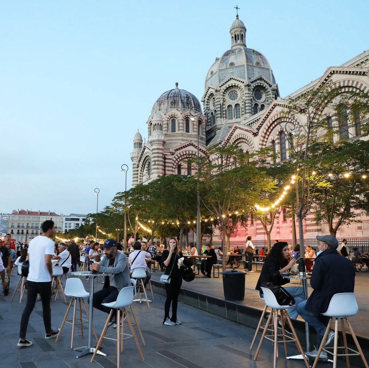 🍴🤩 Tous, au #StreetFoodFestival !

RDV sur l'esplanade de la Major à #Marseille du 15 au 17 juin de 17h à 1h pour un voyage culinaire à la découverte des saveurs uniques de la cuisine de rue méditerranéenne🎶.

34 stands délicieux sont à découvrir.

ℹ️bit.ly/436FxOs