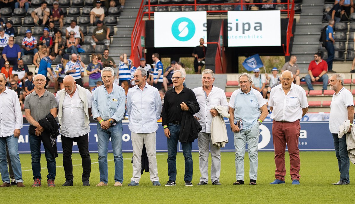 TOXIII's tweet photo. Samedi nous avons célébré les 𝟱𝟬 𝗮𝗻𝘀 𝗱𝘂 𝘁𝗶𝘁𝗿𝗲 𝗱𝗲 𝗰𝗵𝗮𝗺𝗽𝗶𝗼𝗻 𝗱𝗲 𝗙𝗿𝗮𝗻𝗰𝗲 𝟭𝟵𝟳𝟯 🏆

Pour cette occasion nos champions ont accompagné les joueurs lors de l'entrée sur la pelouse... https://t.co/WVkAAaWgE9