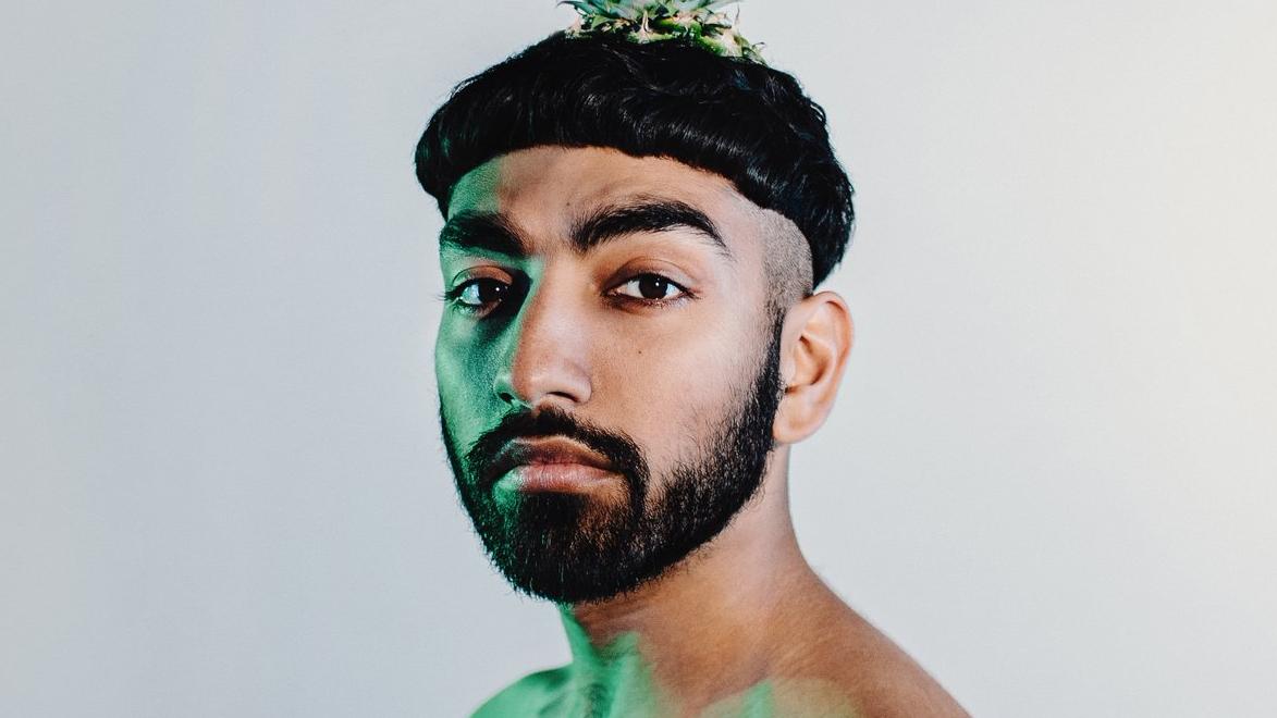 We have just a COUPLE of tickets left for our show TOMORROW with sets from:
<a href="/MawaanR/">Mawaan Rizwan</a>
<a href="/MatTheComedian/">Matthew Harrison</a> <a href="/phatcomedian/">Arielle Souma</a> 
and more. WHAT A LINE UP. Grab a ticket while you can...eventbrite.co.uk/e/lets-laugh-c…