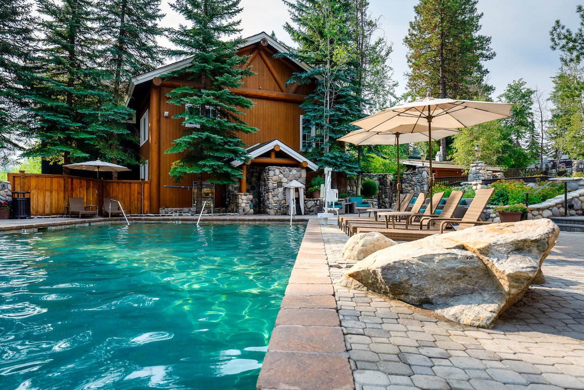 Make a splash this summer at Payette Lake or in our outdoor heated pools. 💦 #atShoreLodge