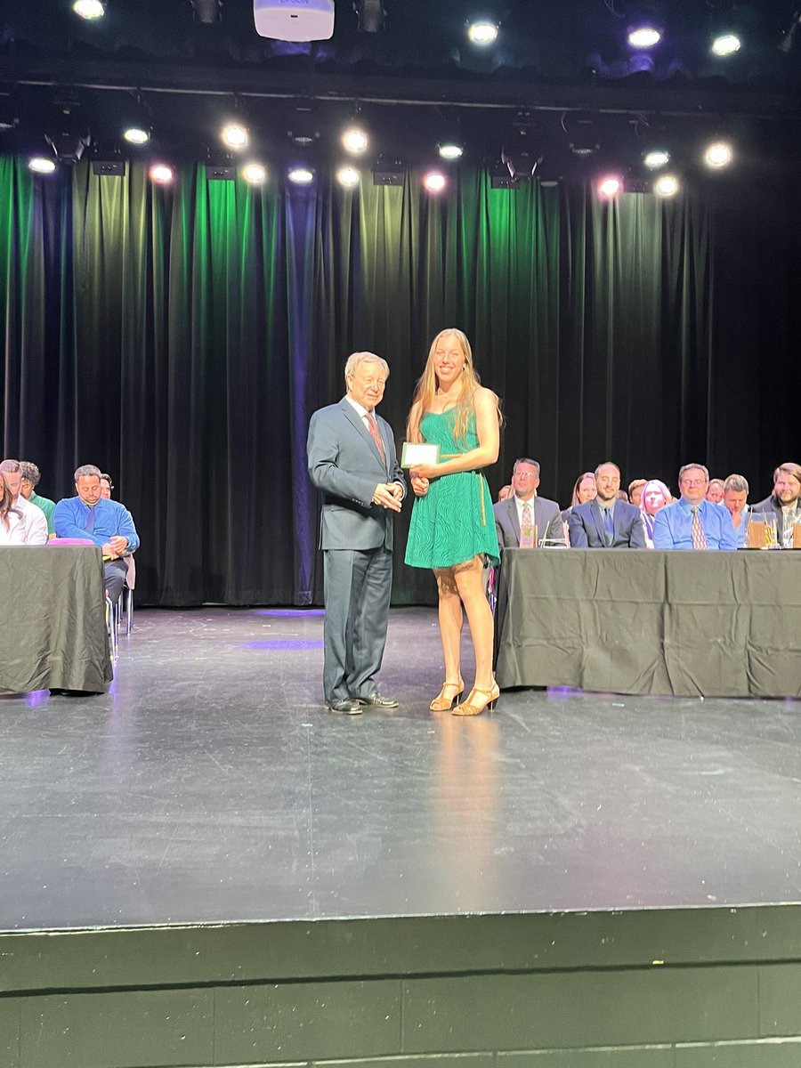 Our <a href="/npsc_schools/">NPSCDSB</a> Board of Trustees were honoured to provide leadership  awards last evening at <a href="/SJSHBears/">St. Joseph Scollard Hall CSS</a>: Linda Jamieson Memorial Award to st Trustee Allison P &amp; Indigenous st Trustee Lauren L. The Distinguished Catholic Graduate Award was presented to Emma W. Bravo!!
🎉👏