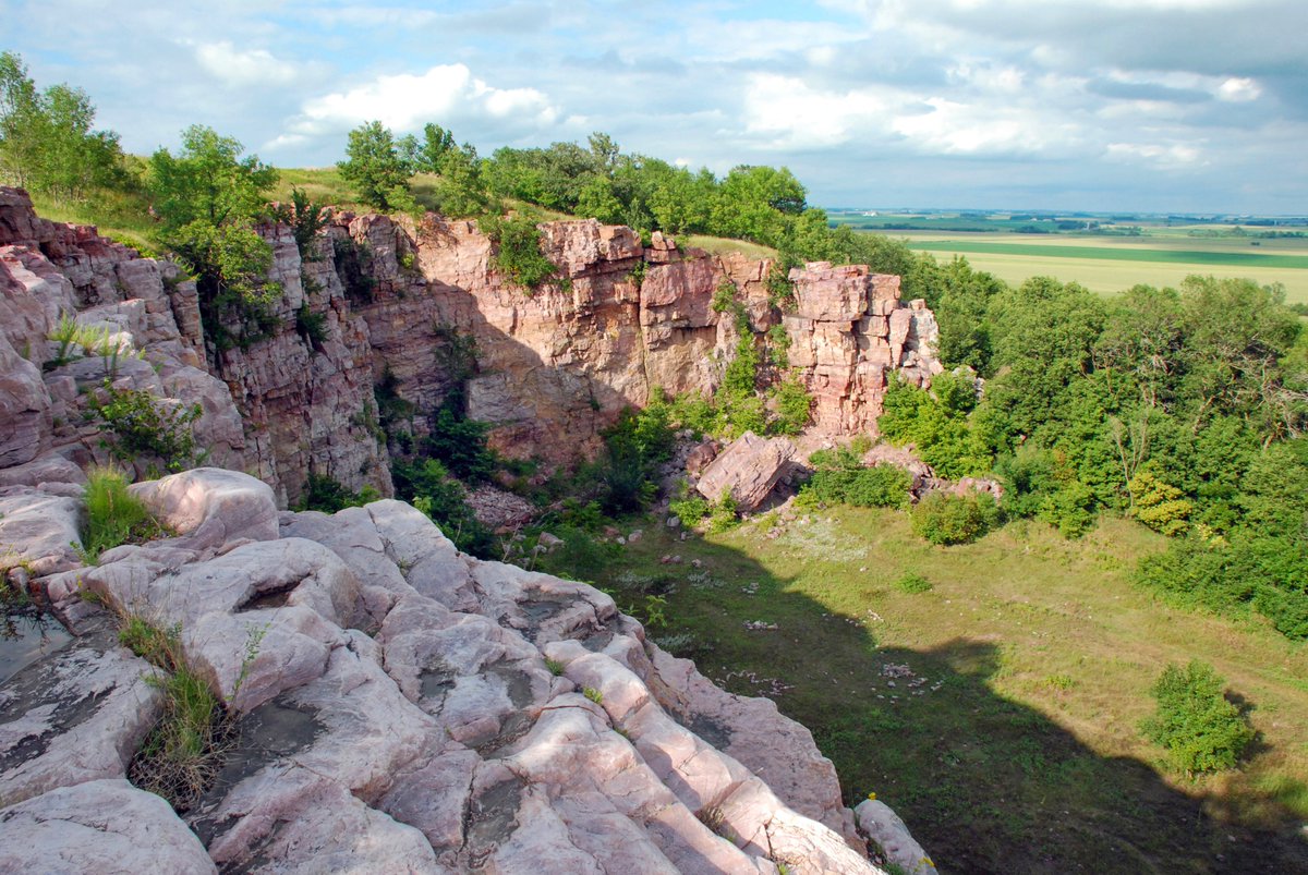 mnstateparks's tweet photo. 🌿🌼 It's time to escape into nature! June 10 is Free Park Day. Discover the wonders of our state parks without any vehicle permit fees. Whether you're hiking, biking, or enjoying a peaceful picnic, get ready for a fantastic day outdoors!

📷 Blue Mounds Prairie State Park https://t.co/9TMfeYqBLD