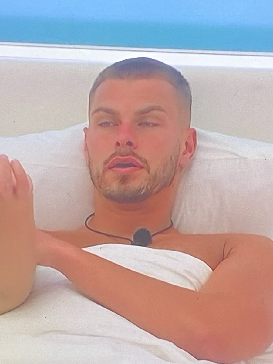 userr368's tweet photo. No because now it’s been said I really can’t unsee it #LoveIsland https://t.co/aplD92mYYm