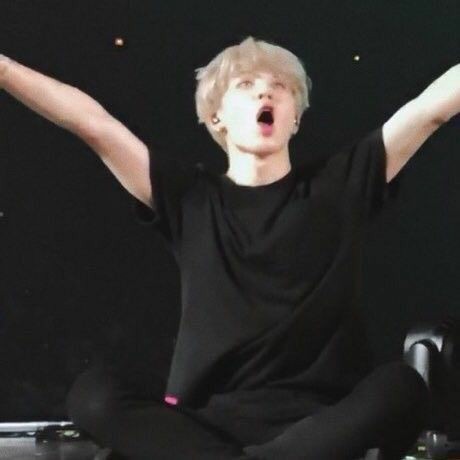 JJKSHIINY's tweet photo. این کوچک‌ بودنش قلبمو قل‌قك میده 😭💕🤏🏻.
~نباید اینقدر خوردني باشي پارك چیم‌چیم !! https://t.co/63pkUGRFv2