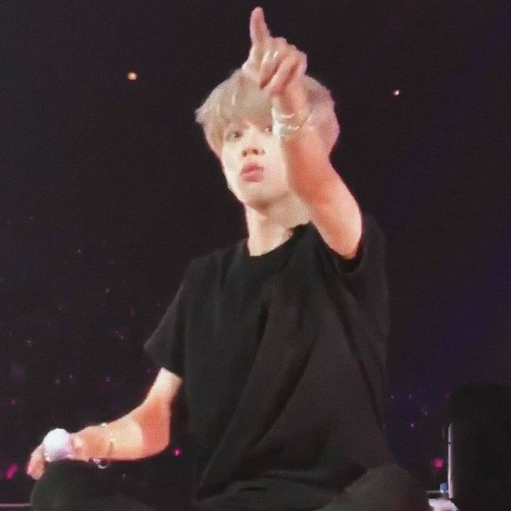 JJKSHIINY's tweet photo. این کوچک‌ بودنش قلبمو قل‌قك میده 😭💕🤏🏻.
~نباید اینقدر خوردني باشي پارك چیم‌چیم !! https://t.co/63pkUGRFv2
