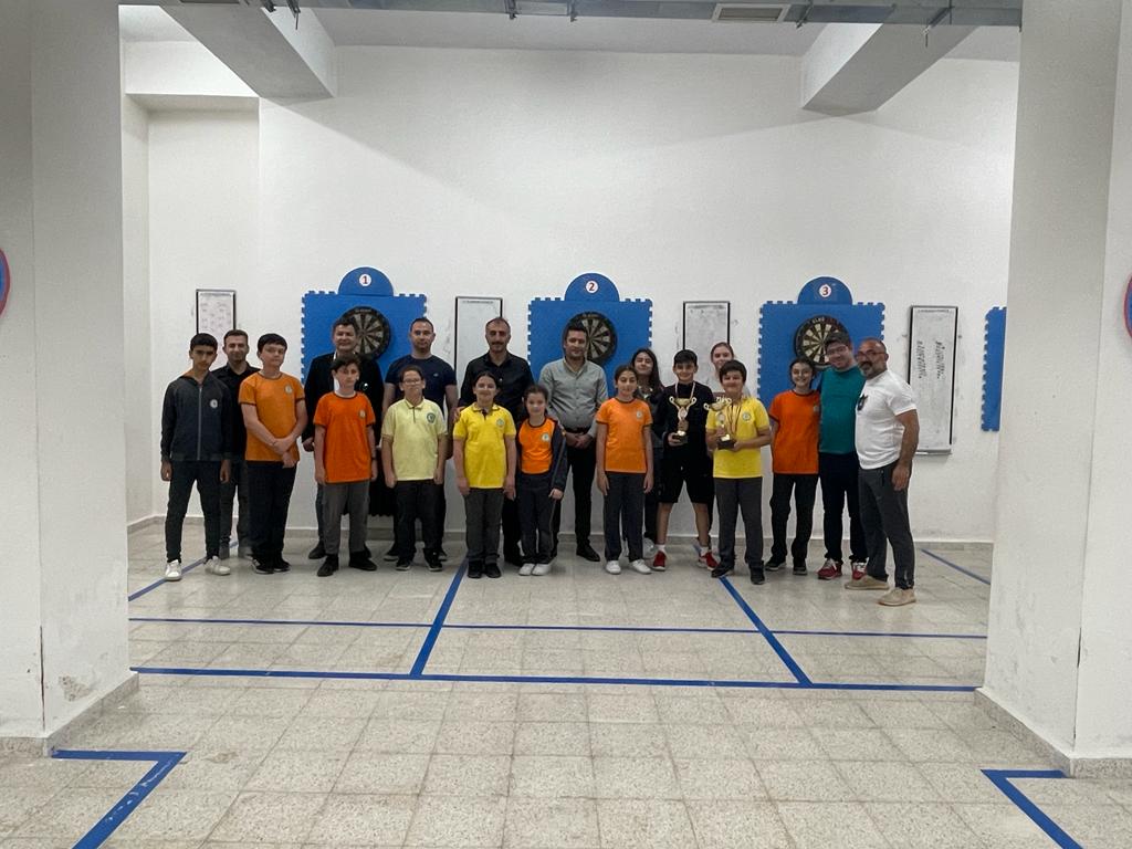 MudanyaMem's tweet photo. İlçe Milli Eğitim şube müdürümüz M.Ali DURSUN Halitpaşa Ortaokulunda yapılan dart turnuvasında dereceye giren öğrencilerimize madalya ve kupalarını verdi.
@bursailmem16 
@SeyitAliBuyuk 
@suattopal19 
@dursunalimehmet https://t.co/LxaycWkm3S