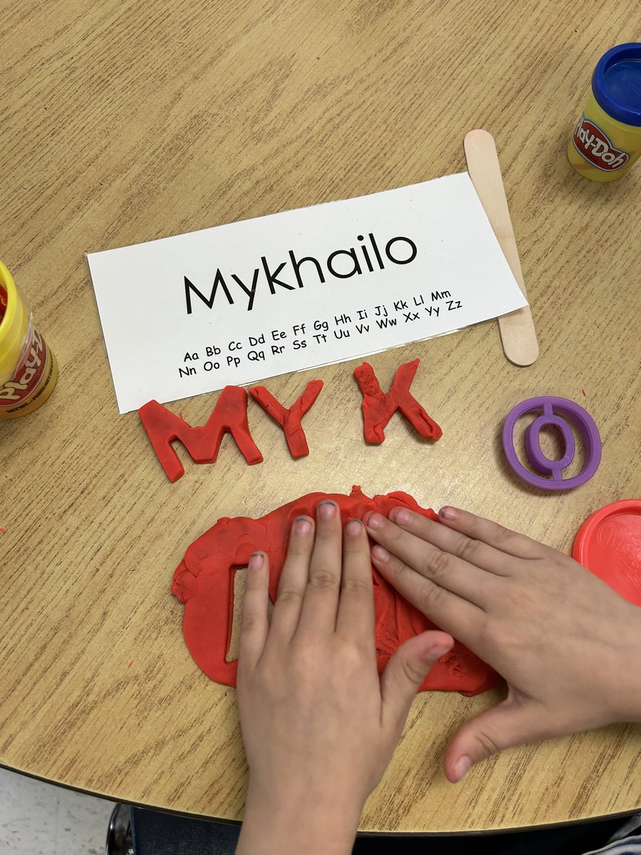 Today we worked on CVC words using our fine motor skills. Ss also made their names out of play-dough 🌟