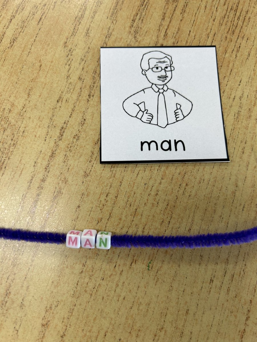 mslevyDPCDSB's tweet photo. Today we worked on CVC words using our fine motor skills. Ss also made their names out of play-dough 🌟 https://t.co/BptnleBY6P