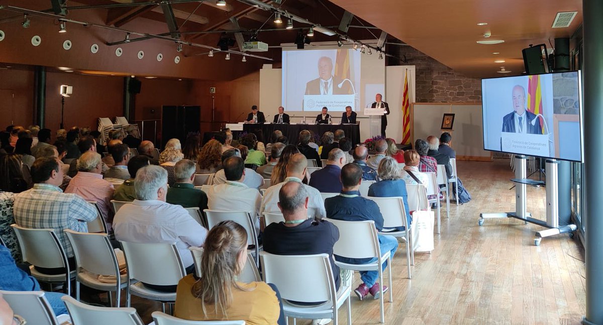 🪴📍Avui al magnífic <a href="/monstbenet/">Món Sant Benet</a> ha tingut lloc la celebració del 40è aniversari i l’assemblea general de la <a href="/coopagrariesCAT/">Federació de Cooperatives Agràries de Catalunya</a>.

📹 Hi hem posat les càmeres!!
#video #videoscreen #camera