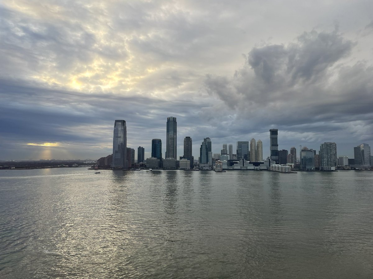 HannahROros's tweet photo. Normal views https://t.co/BRLgUXaR3v