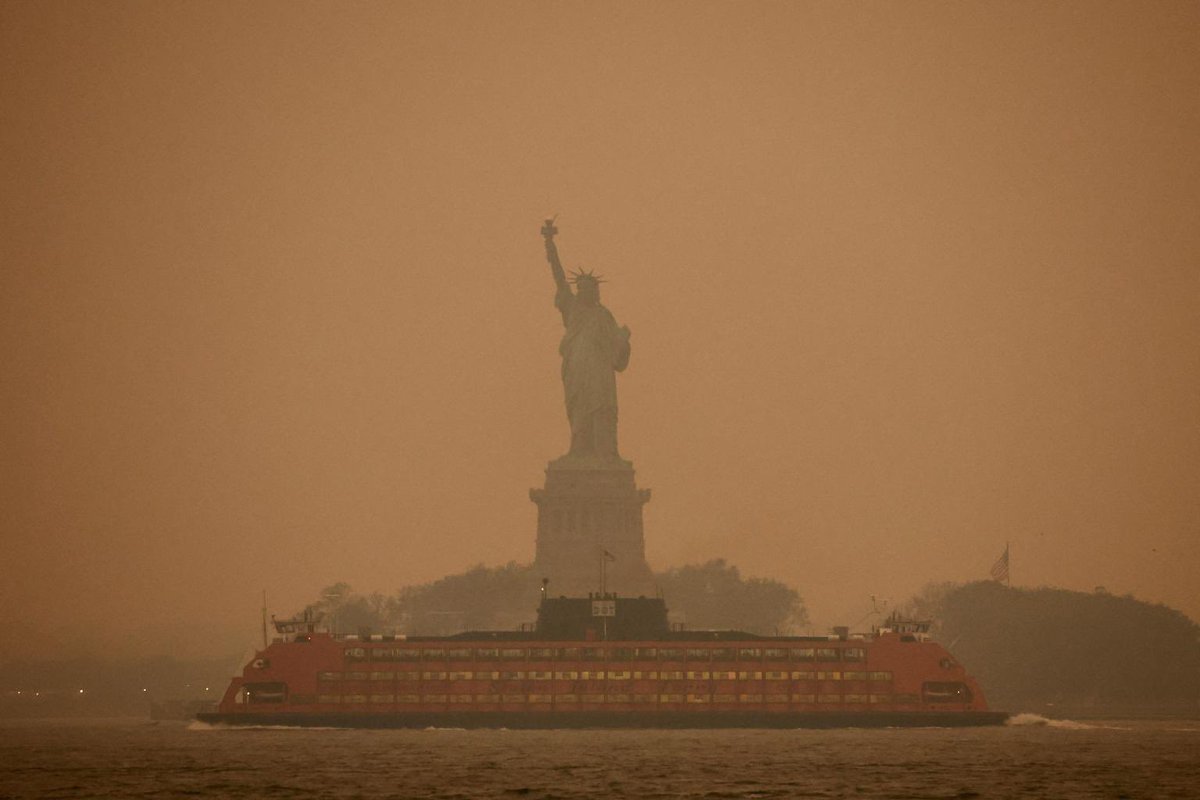 babi's tweet photo. Colocaram em NY hoje o filtro que eles usavam em Breaking Bad https://t.co/hCPLSh03Z1