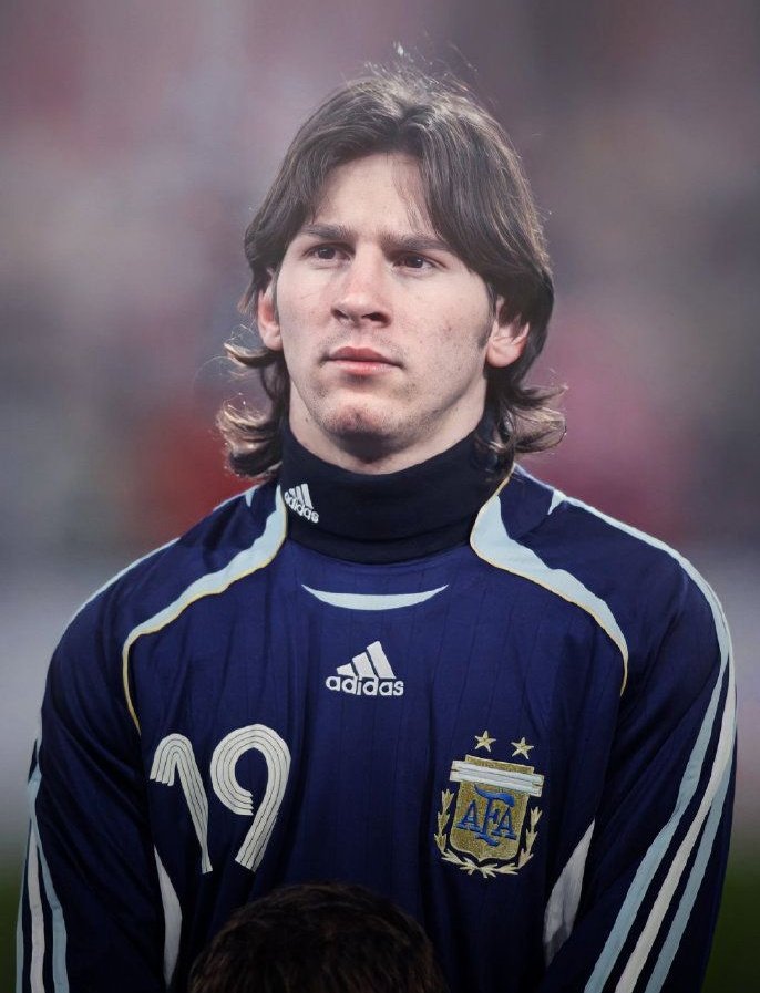 A Messi lo seguiremos a donde vaya debido a que con él tenemos una deuda insaldable: jamás podremos empatar lo felices que nos hizo. Por eso, ante tamaña evidencia, la única certeza es el deber de la lealtad. Esa será para siempre, como la copa dorada del Lusail.