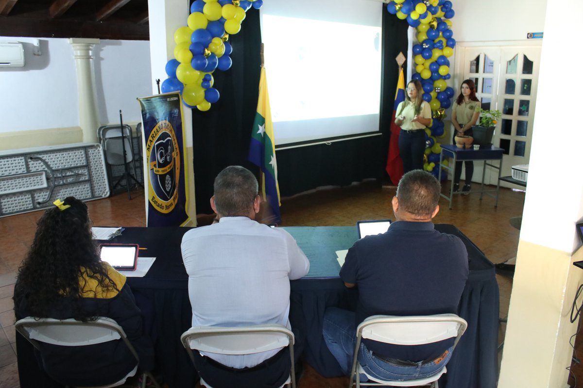 accevamar's tweet photo. A través de nuestras alianzas educativas, visitamos a la Unidad Educativa Mariano Picón Salas (Mapis), donde nuestro coordinador Académico, Jorge Colmenares, fue invitado para ser parte del jurado de los trabajos de investigación de los jóvenes de 5to año.
#Cevamar #Alianzas https://t.co/Q7q47gxUOv