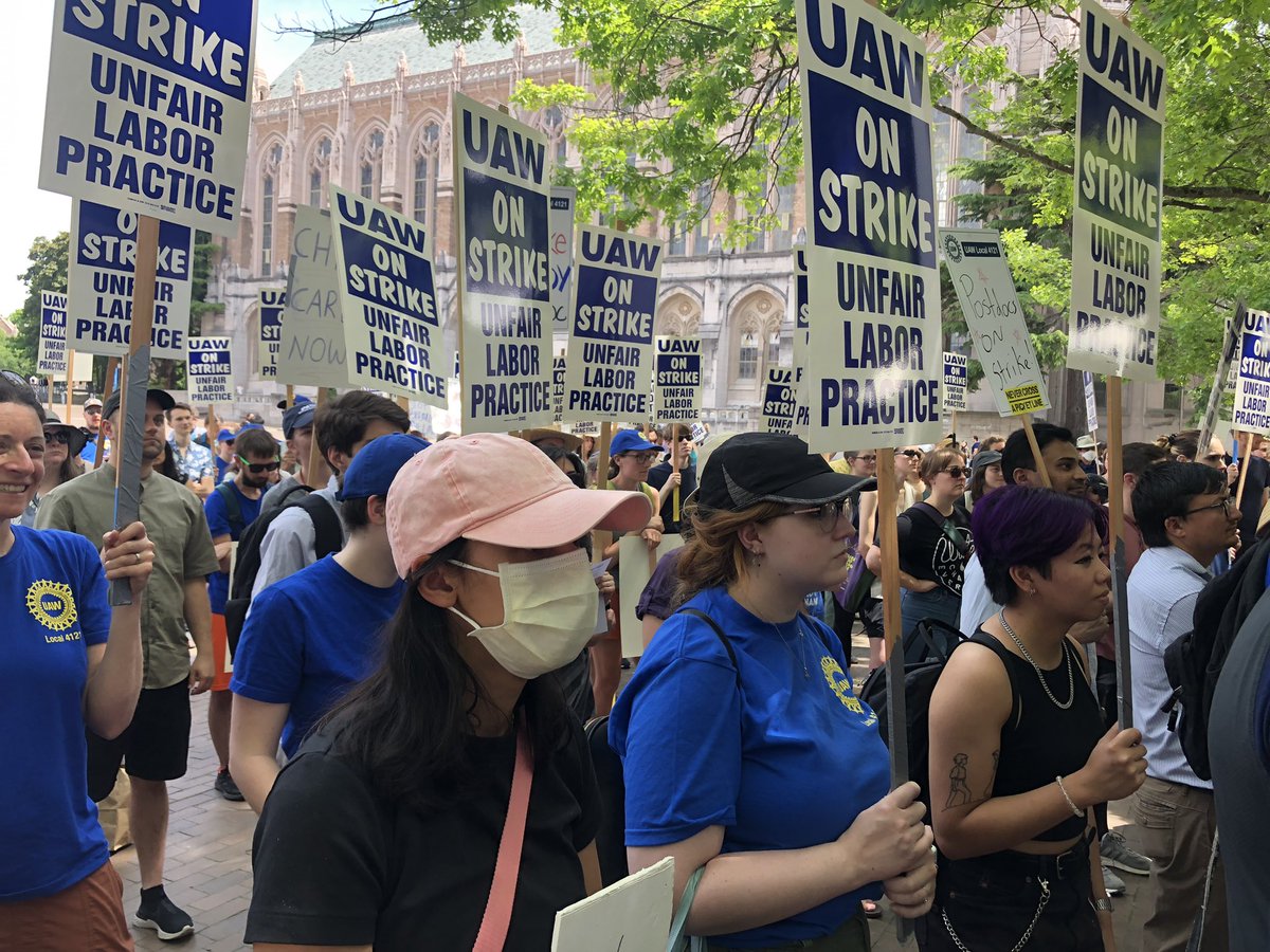 uawregion6's tweet photo. UW Postdocs &amp; Research Scientists/Engineers power the university’s research mission, but after months of negotiations, admin refuses to agree to fair contracts. So today, Postdocs, RSEs, &amp; supporters are out in force on the picket lines shutting it down. @UAW4121 @uwrunited https://t.co/HNph7FDGpU