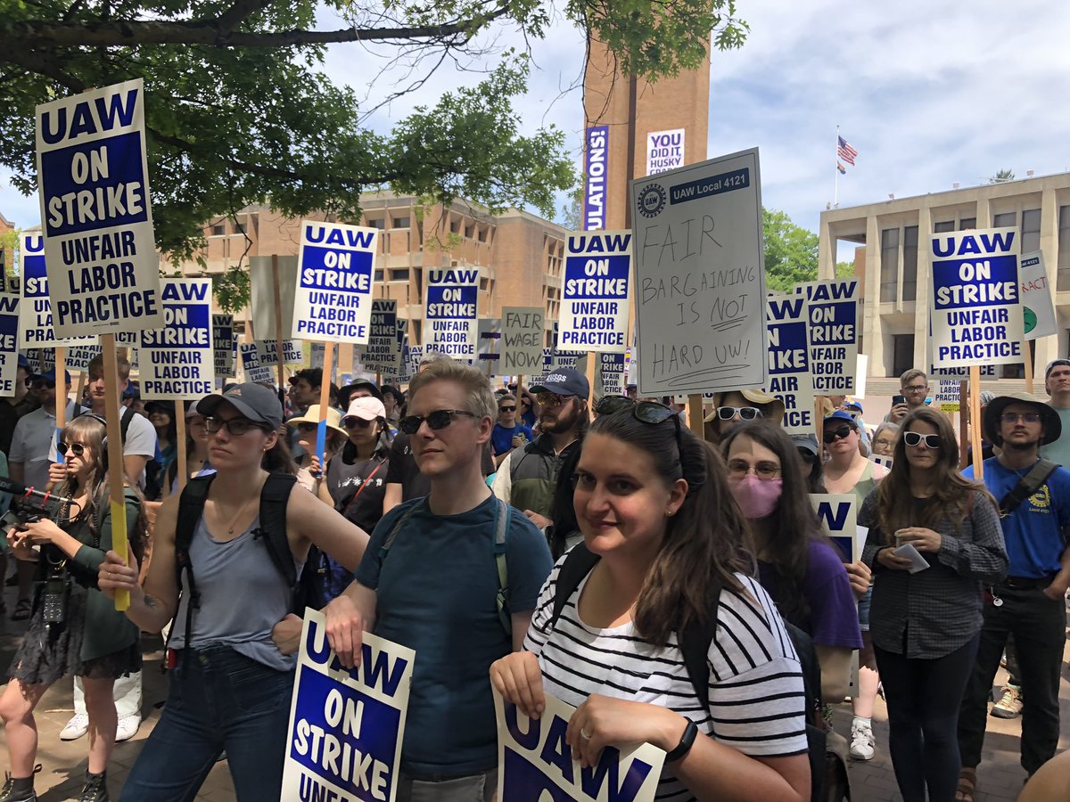 uawregion6's tweet photo. UW Postdocs &amp; Research Scientists/Engineers power the university’s research mission, but after months of negotiations, admin refuses to agree to fair contracts. So today, Postdocs, RSEs, &amp; supporters are out in force on the picket lines shutting it down. @UAW4121 @uwrunited https://t.co/HNph7FDGpU