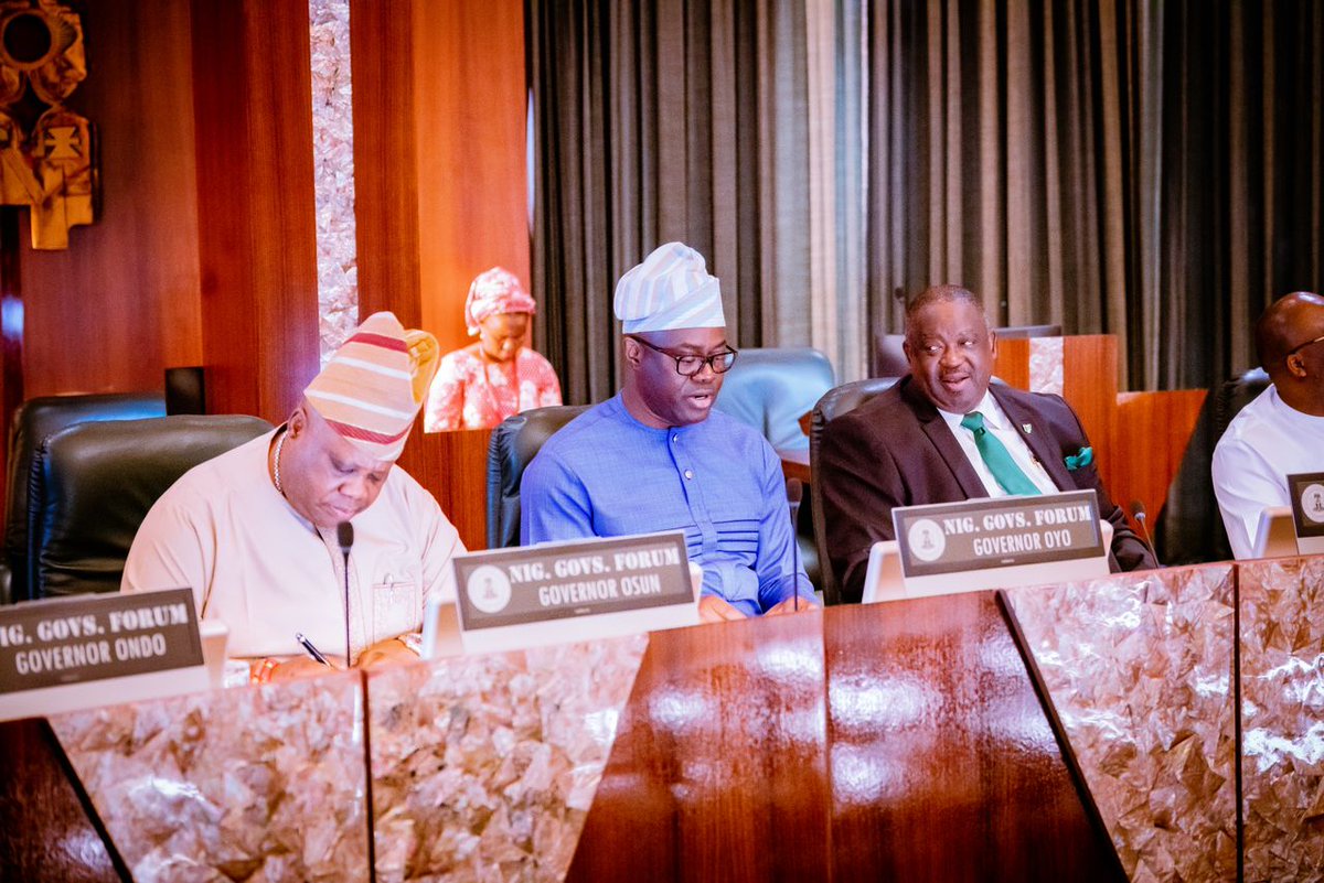 seyimakinde's tweet photo. Earlier today, the Nigeria Governors’ Forum met with His Excellency President Bola Ahmed Tinubu. Our discussions centred on fuel subsidy removal, security and cooperation at the national and sub national levels. https://t.co/C0tPYdmjQf