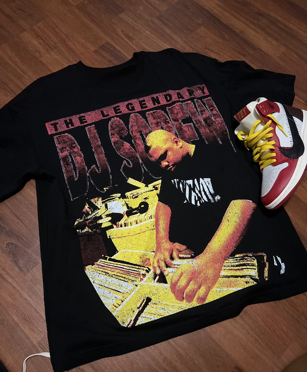 ham4114's tweet photo. *Birdman handrub* ๐
Shout-out to @atmos_usa for the W!!
Sail laces, no laces, yellow laces, donโt matter!
One time for Kool Kiy on the DJ Screw tee ๐ค๐พ#kotd #arosefromharlem1s #jumpman #teyanataylor #mailcall #snkrskickcheck #koolkiy #ripdjscrew #htine #atmoscollectorsclub https://t.co/YXgfLl25ub