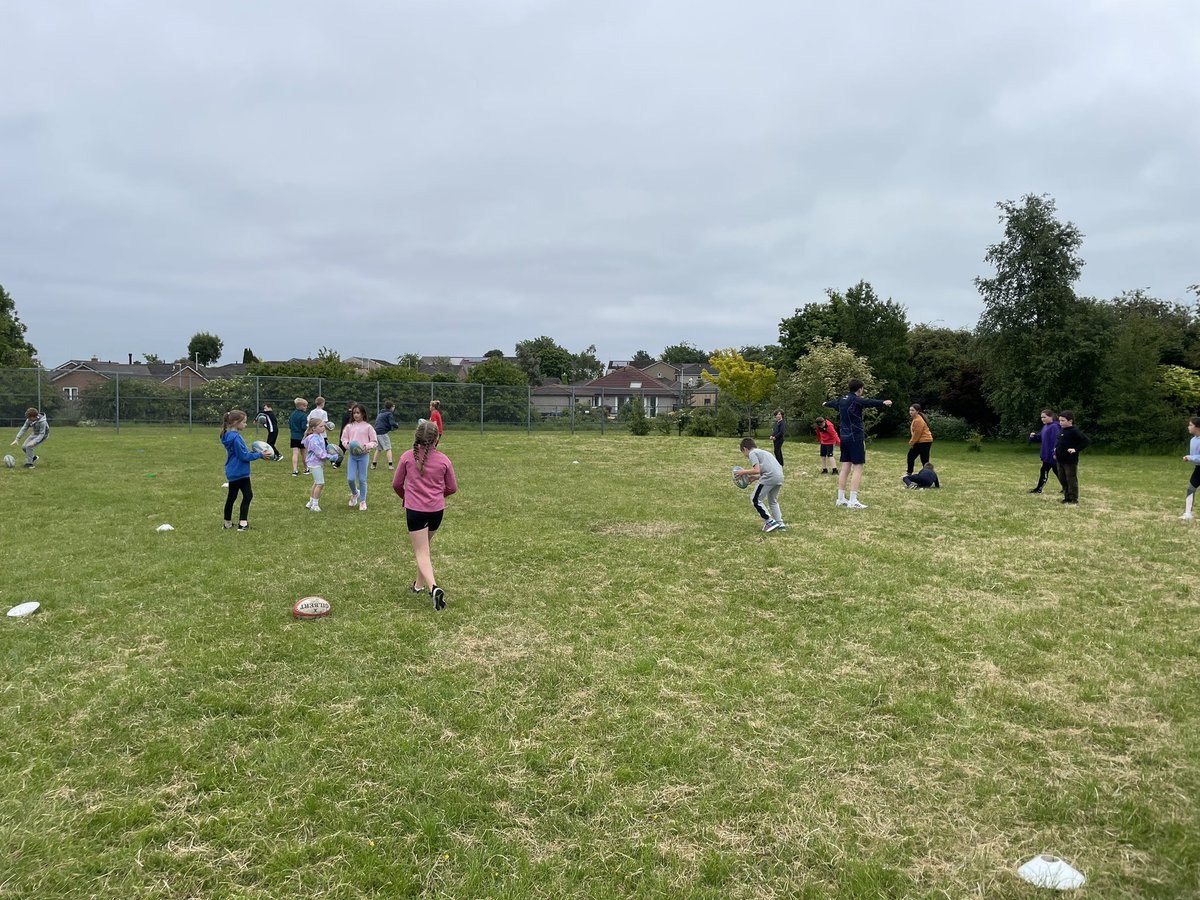 DeanburnPS_P4R's tweet photo. We loved our start to Day 3 of health week - football lead by our ex-Deanburner, Kieran. 🙌🏽⚽️ #DPSHealthWeek https://t.co/l5cZ5QCW9F