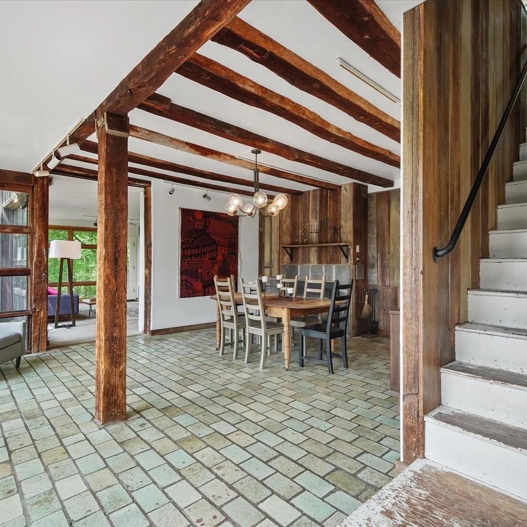 dieworkwear's tweet image. Jasper Johns' 1930s home in Stony Point, NY is up for sale ($800k)