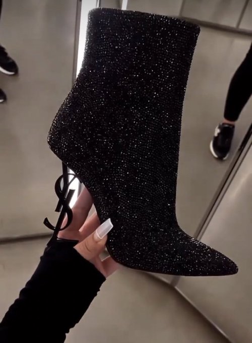Allina_Barbari's tweet photo. YSL https://t.co/wKbxyny6Bd