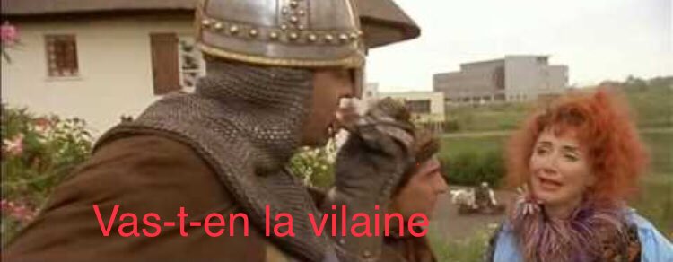 #TopChef 
Jean qui donne de l’eau à l’autre equipe.
L’autre equipe :