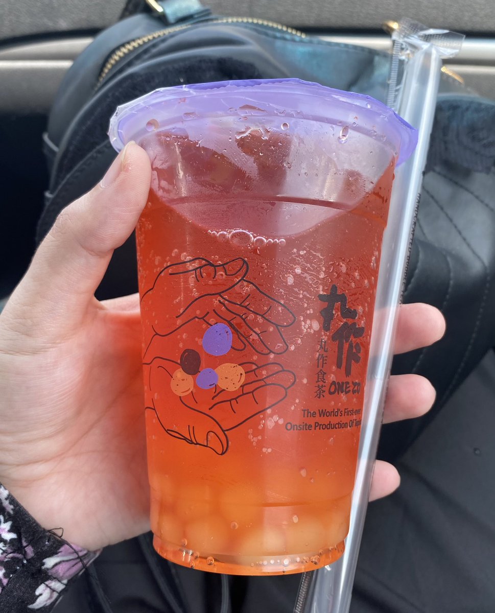 lazyystar's tweet photo. Couldn’t drop by Onezo during the weekend, but managed to today, they only had “run it back” leftovers so I had to get it! It tastes 🔥 firey 🔥 absolutely love it~ thank you for everyone who came by and support us 💖💖 #VALORANT #valorantanniversary https://t.co/IeRu8U8xAs