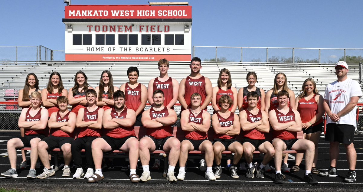CONGRATULATIONS to all of our Senior Throwers who are graduating tonight!! I have no doubt you will all do great things!! 🧑🏻‍🎓#OnceAScarletThrowerAlwaysAScarletThrower ⬜️🟥⬜️🟥