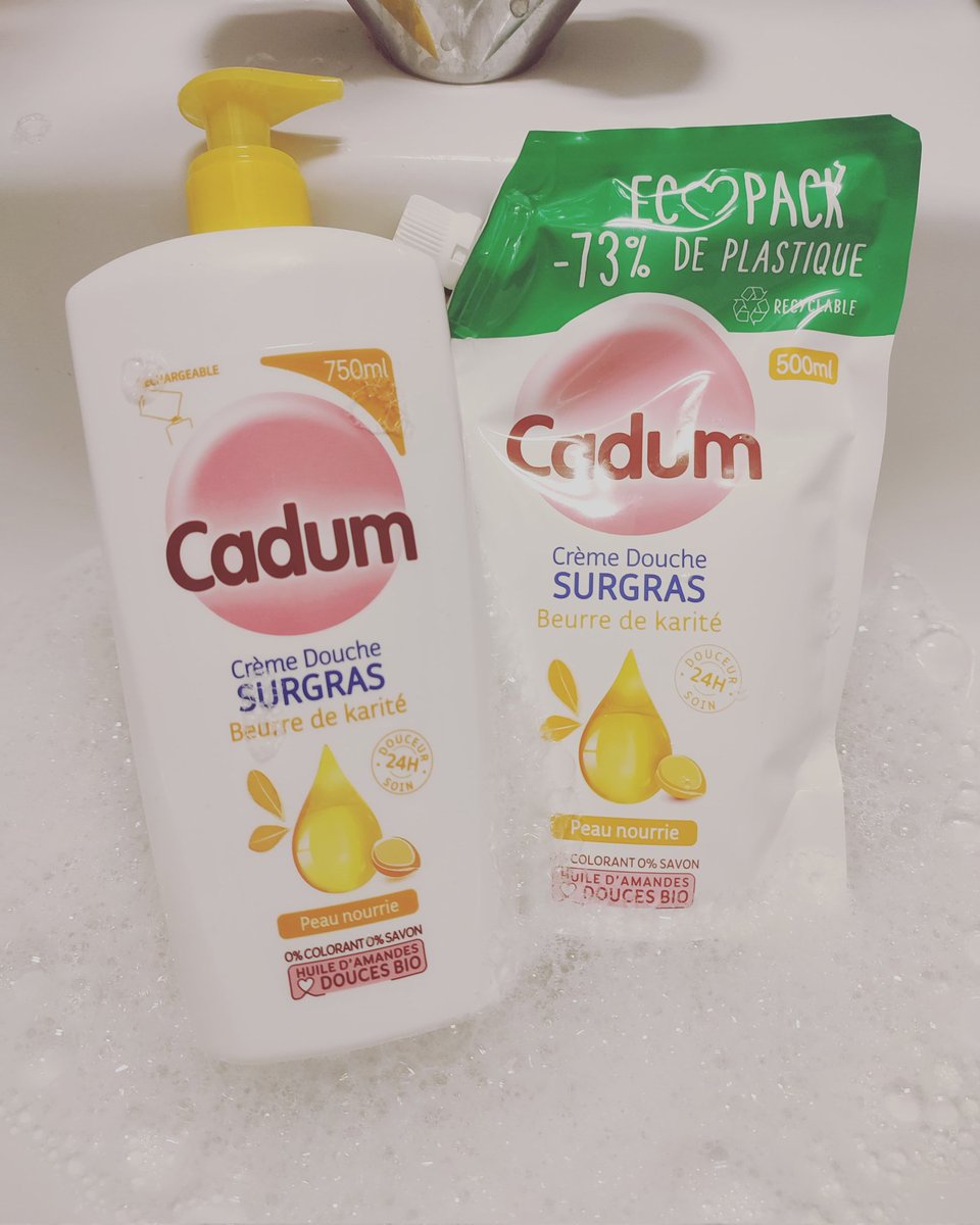 DouchetAmandine's tweet photo. Ambassadrice pour @cadumfrance pour tester leur  crème de douche surgras au beurre de karité.
🍃Douceur soin 24H
🍃Eco pack
🍃Rechargeable
🍃-73% de plastique
🍃0%savon
🍃0% colorant
Hâte de le tester.
#skincare #peaunourrie #cadum #cremededouche  #sampleo_france #toutelafamille https://t.co/jIwcod6UaC