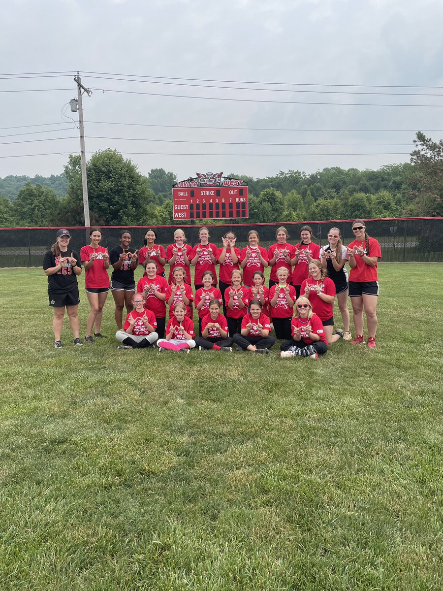 LWFirebirdsSB's tweet photo. Thanks to all the girls, current players, and alumni for coming out and getting better while having fun at camp this week! ❤️🥎 https://t.co/mfHlkjleO9