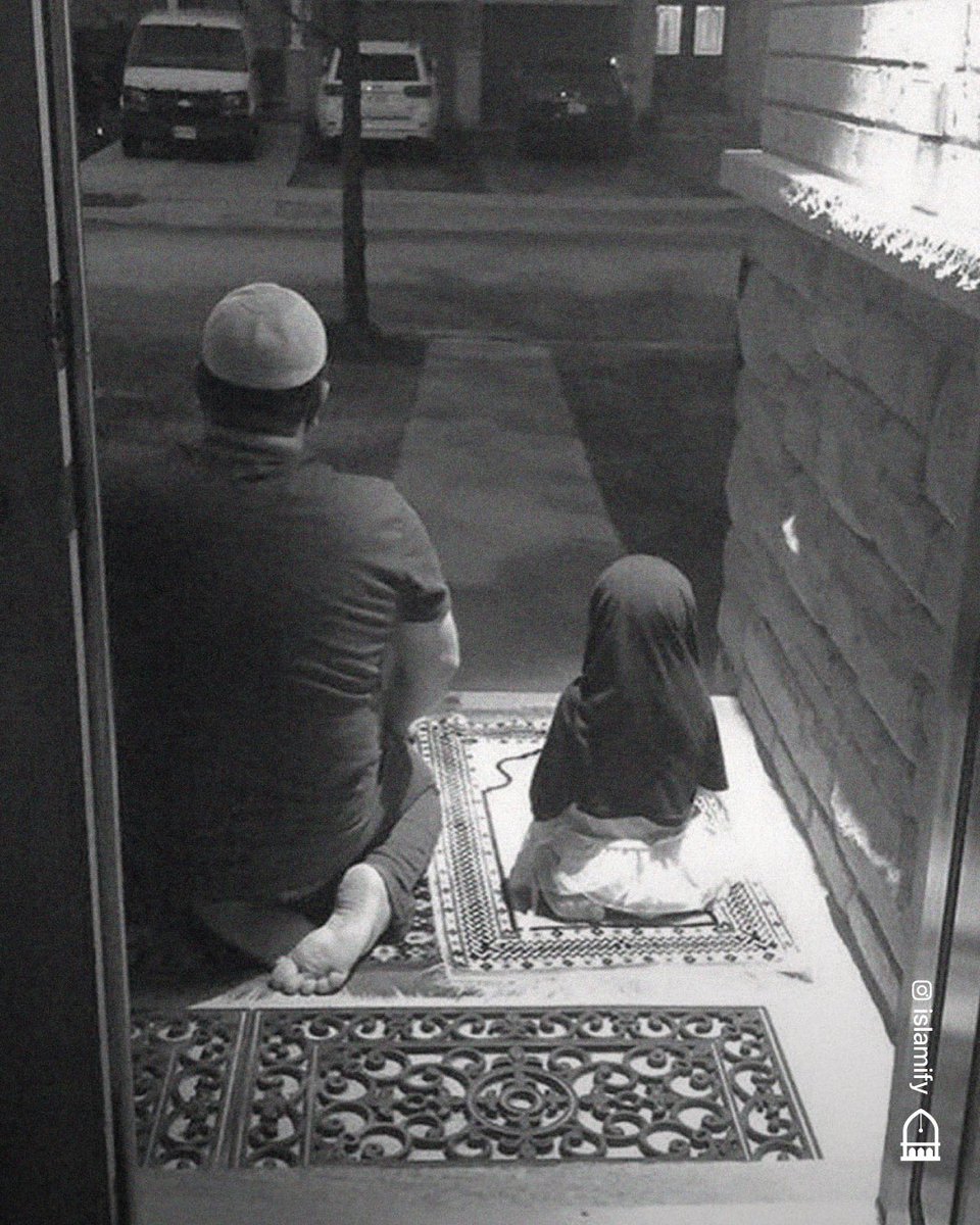 Alhamdhulillaah's tweet photo. There is no man whose two daughters reach the age of puberty and he treats them kindly for the time they are together, but they will gain him admittance to Paradise.

[Ibn Majāh] https://t.co/OTk12FAyD0