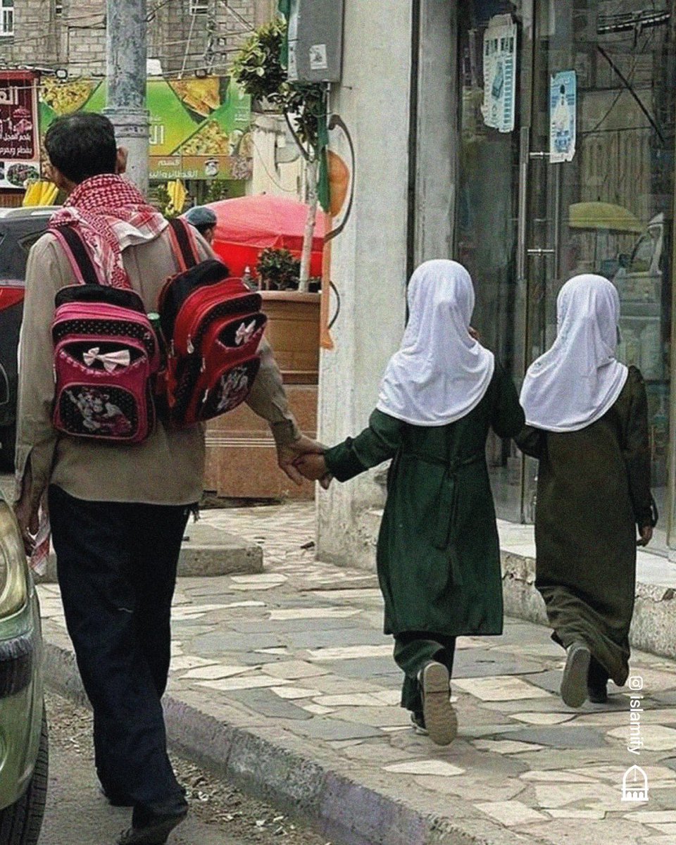 Alhamdhulillaah's tweet photo. There is no man whose two daughters reach the age of puberty and he treats them kindly for the time they are together, but they will gain him admittance to Paradise.

[Ibn Majāh] https://t.co/OTk12FAyD0