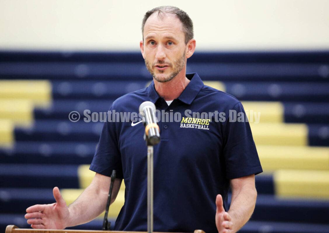 BOYS BASKETBALL: Monroe takes a new path: Horne resigns, Popplewell returns for his second stint as head coach ... Rick Cassano report with comments from Casey Popplewell &amp; Aaron Horne swohiosportsdaily.com/.../monroe-tak… <a href="/SWBLSPORTS/">Southwestern Buckeye League</a> @hornetsingame <a href="/MABC_Hornets/">MABC Hornets</a> @kcpopplewell <a href="/MHSHornetAP/">Jon Creamer</a>