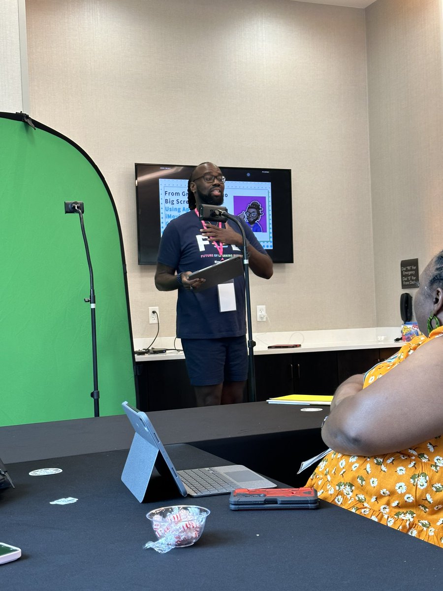 ITSTechyNatasha's tweet image. Super excited to be learning from my friend @TeamBorders learning about iMovies and Apple Clips. I’m a new MacBook user so I’m really excited about this session. #AppleDistinguishedEducators