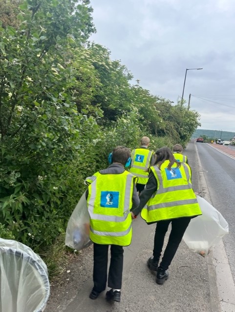 Helping our community is something we pride ourselves in. Today we did another litter pick to clean up our streets. @lovewhereyoulive #AcademyCommunityTogether