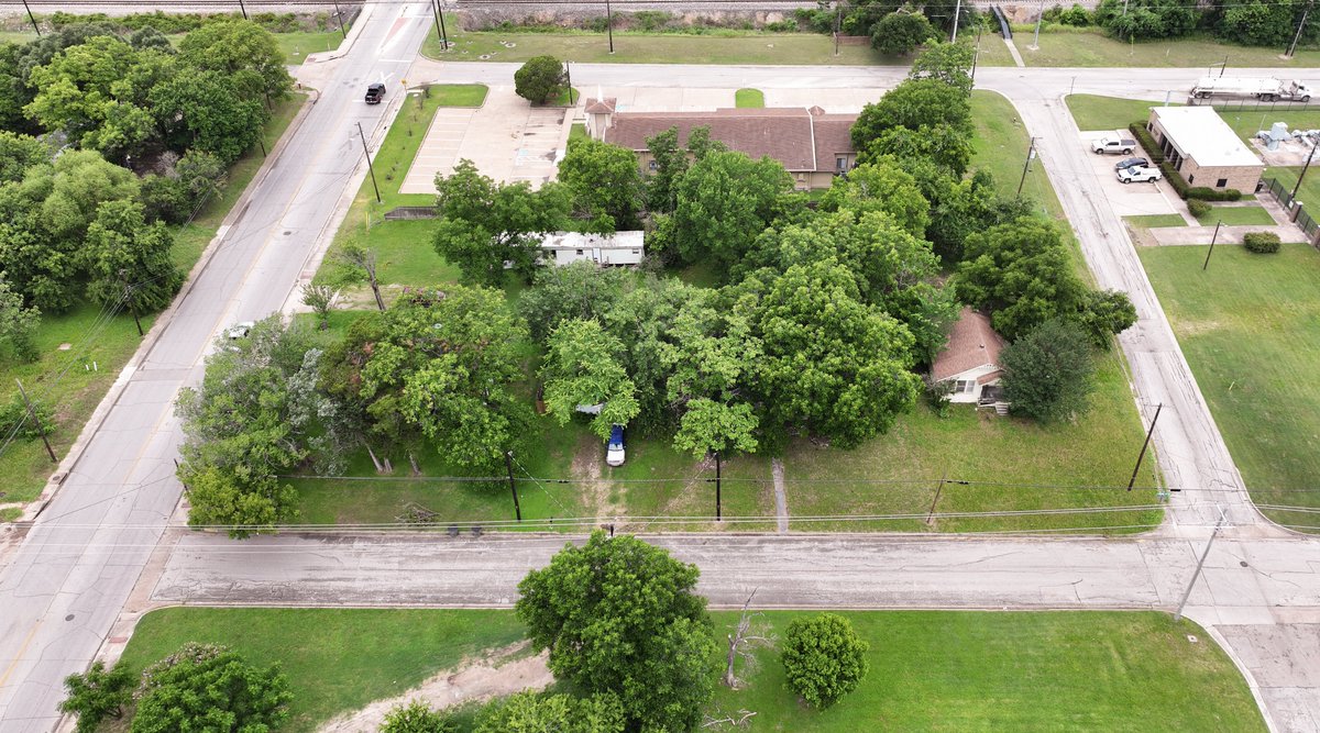 tm5team's tweet photo. New Listing!
Commercially Zoned Lot Listing
806 N Washington Avenue
Bryan, TX 77803
2 bed, 1 bath, 988 sq ft
.15 Acres
List Price: $172,500.00

Quick Link: https://t.co/zR2v3Yk5h1 https://t.co/8QIaDpvqMR