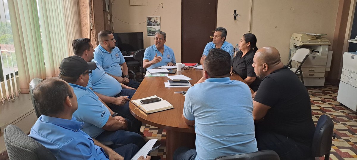 SITCCOR's tweet photo. Junta Directiva del #SITCCOR analiza coyuntura interna y externa de la @CortedeCuentas, en la búsqueda de mejorar las condiciones laborales de trabajadores, así como exigir respeto a los derechos y el respeto al Contrato Colectivo de Trabajo https://t.co/Mfw1vV4mMA