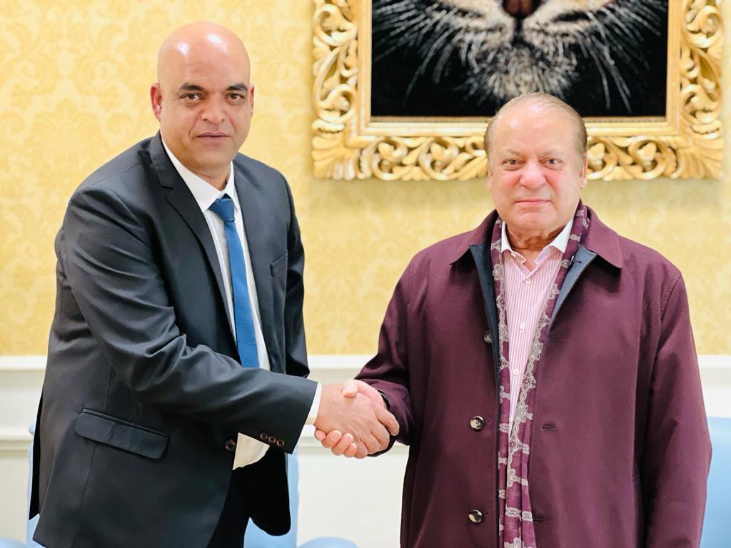 ItsHamna3's tweet photo. @kabeerraja786 راجہ صاحب جدوں ہن میاں صاحب نو ملو تے اس غریب دا وی سلام ارض کر دینا جے مہربانی ہووے گی 🙏🙏🙏🙏 https://t.co/zxLoX9fRqQ