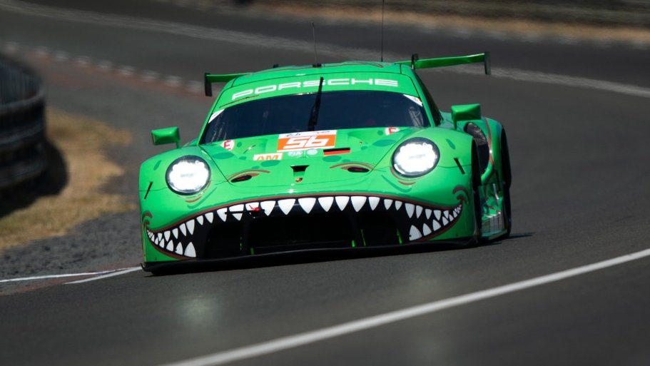PorscheRaces's tweet photo. #LeMans24 – Lights are 🟢🟢 for the 2nd free practice session of the day @24hoursoflemans. The four #Porsche963 crews and the eight #Porsche #911RSR squads have 120 minutes to get to know the Circuit des 24 Heures at nighttime https://t.co/jkBc9uta0K
