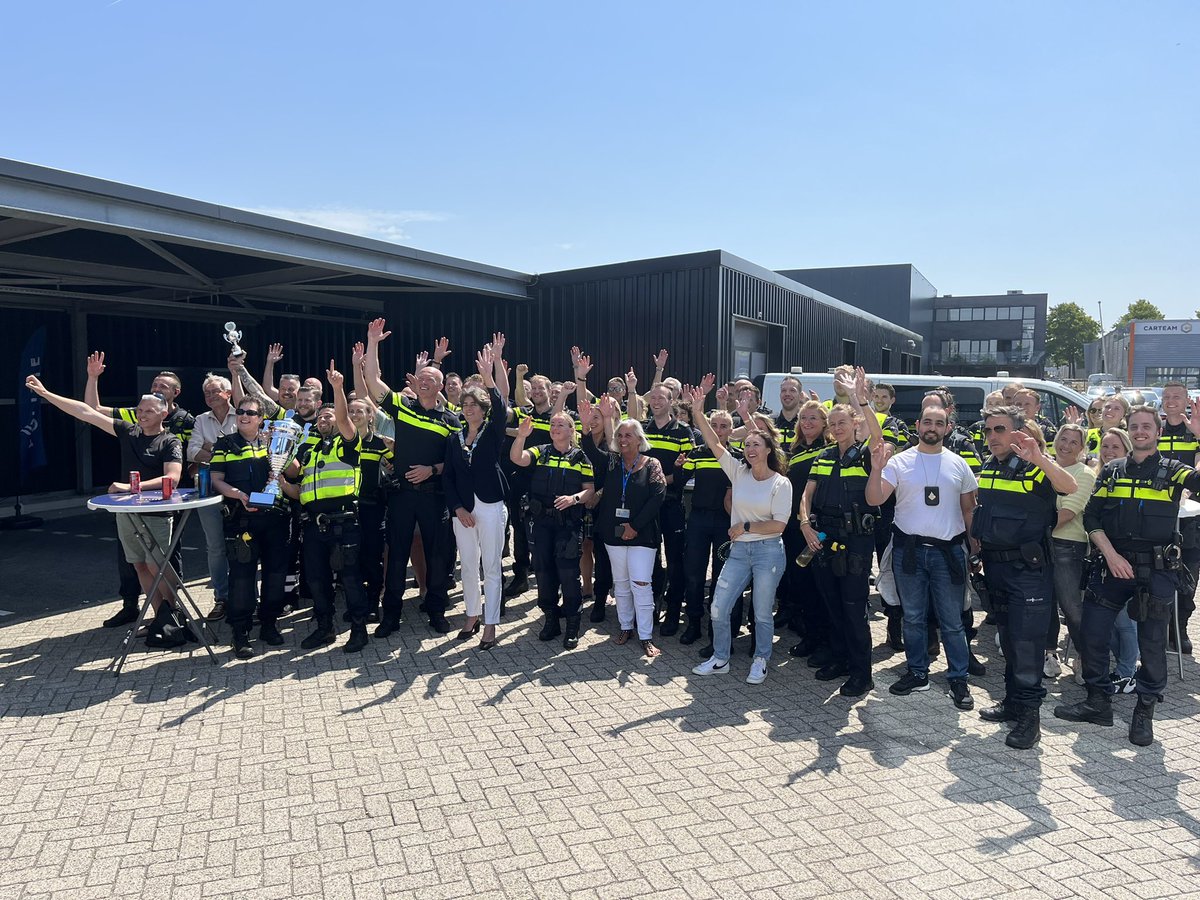 Zij maken het verschil, zorgen voor harmonie in de samenleving. Zij zijn team #Purmerend van <a href="/POL_Eenheid_NH/">Politie Eenheid Noord-Holland</a> . Winnaar WEP teamaward van de maand #juni wep.nu/nieuws/basiste…